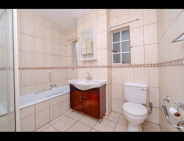 1 BEDROOM RETIREMENT UNIT FOR SALE IN BRYANSTON